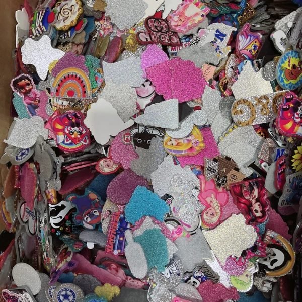 8eb3eae6a9e92be469a91af2d2447133_18B9871E-06EA-4124-B401-8E4FC563044D_v=1737030815&width=713 Glitter Acrylic Random Mixed